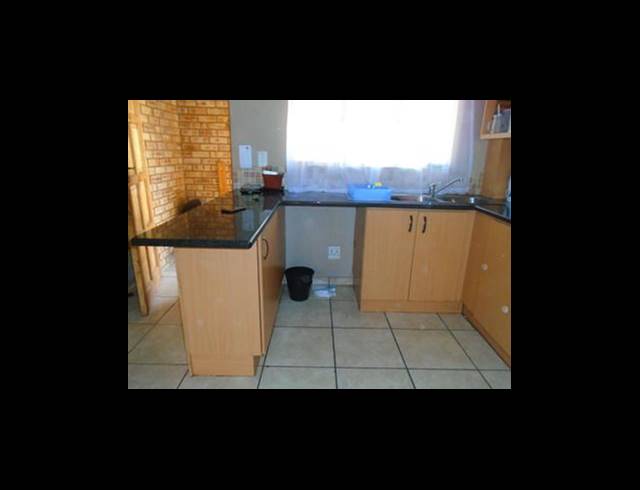 3 BEDROOM TOWNHOUSE FOR SALE IN ALBERTON NORTH